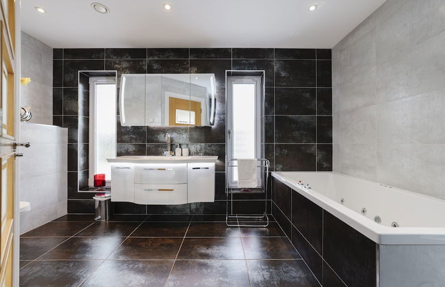 JOIVY Luxurious & Spacious 3Br House With A Hot Tub - Foto 33