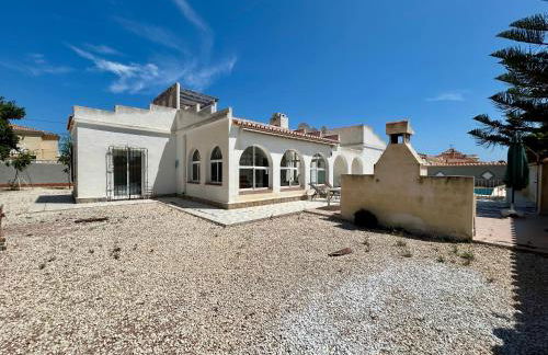 Villa with Pool, Chill-Out & BBQ - Foto 43