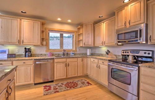 Breathtaking Views Twin Lakes Retreat with Deck - Foto 13