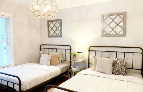 Waterfront Retreat with Spectacular Interior, Jacuzzi and Game Room in NC - Foto 71