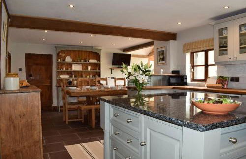 Luxury Spacious Country Home w/ Mountain Views - Photo 37