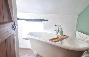 Historic 1629 May Cottage with Hot Tub - Photo 17