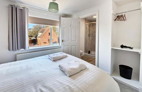 Amaya Nine Sleeps 7 Large 4 bed house - Bottesford - Foto 12