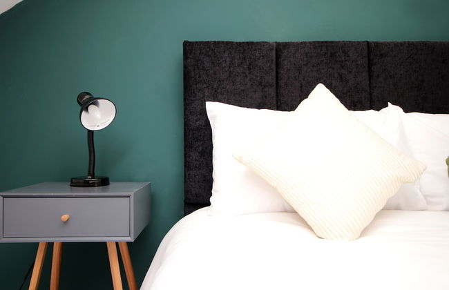 Skyline Immaculate 2-bed Apartment in Swansea - Photo 8