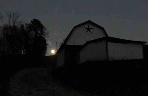 Airstream at a Petting Zoo w/ Hot Tub - Foto 13