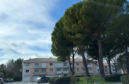 Bright two-room apartment with balcony & private parking - Foto 4