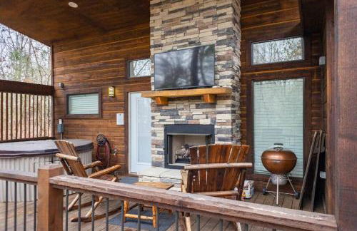 Diamond Cabin w/ jet shower & secluded back deck! - Foto 76