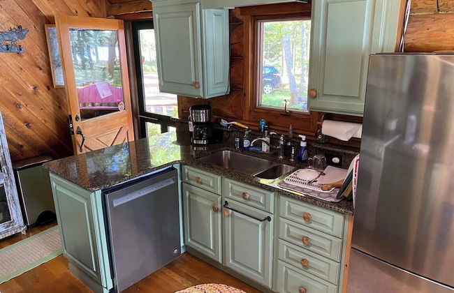 Two Bear Lodge on Lost Land Lake - Photo 6