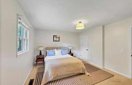 3 Bedrooms 8 Guests Modern Ranch Retreat on Half Acre - Foto 7