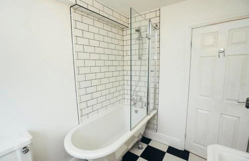 Huge 4 Bed Family Home in Derbyshire with Parking - Foto 10