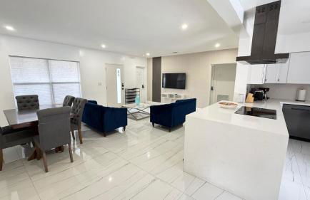 Luxury Pool Retreat Sleep 17 Near Beach - Foto 2