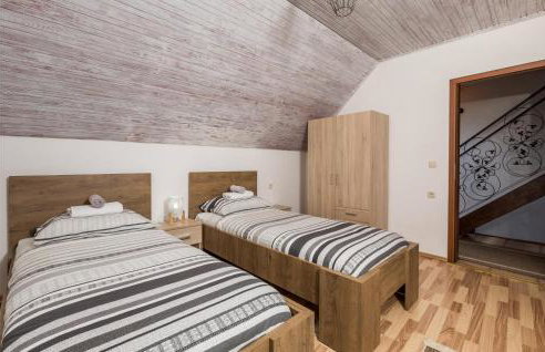 Awesome Home In Stari Laz With Kitchen - Foto 30