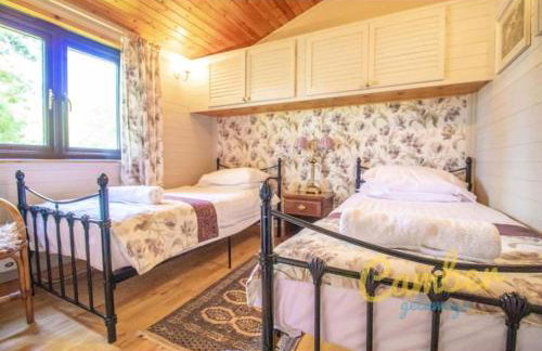 Five Waterings - Luxury Lodge - Romney Marsh, Kent - Photo 3