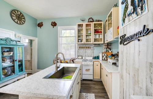 Spacious Historic Home with Yard and Deck! - Foto 8