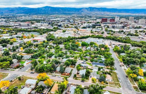 Memorial Row Downtown Escape w Mountain Views - Foto 45