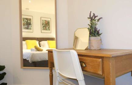 Lovely 2 Bed Apartment w Garden near Northampton - Photo 6