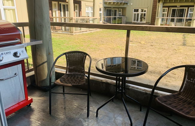 Lovely 1-Bedroom Condo with AC & Kitchen - Photo 14