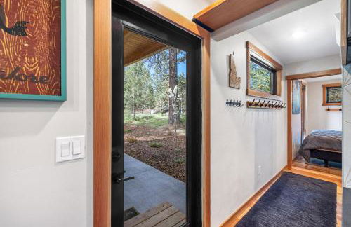 Two Pines - Unique container home w/hot tub - Downtown - Trailer Parking - Pet friendly - Foto 24