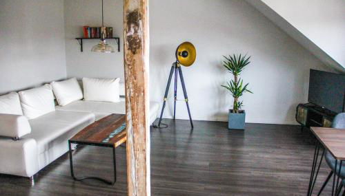 EXKLUSIVE 2 Zi. Dachgeschosswohnung in Top Lage! - Foto 2