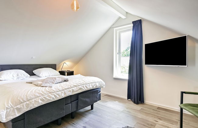 House in Reutum With Jacuzzi & Forest View - Photo 9