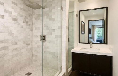 Chic Private Hollywood Hills Guest Suite Oasis with Tree-Top Views, Outdoor Living Room, Only 2 Minutes from Hollywood Boulevard - Foto 12