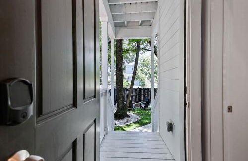 Renovated Dog Friendly Duplex Near Food & Fun Fully Fenced Yard and Private Parking - Foto 25