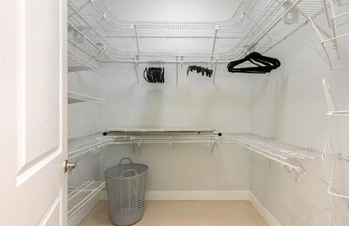 Chill & Spacious 3BR - Beaches & Backyard Fun - Foto 33