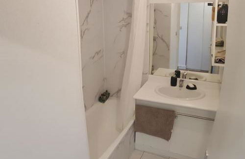 Résidence avec Parking et piscine - Proche airport - Foto 2