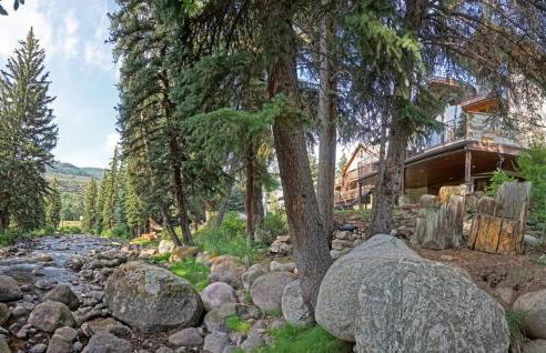 Outdoor Private Hot Tub, In Home Movie Theater, Luxurious Creekside Home - Photo 51