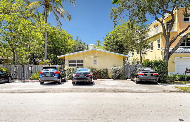 Just Beachy Apt 3 in Fort Lauderdale - Photo 1