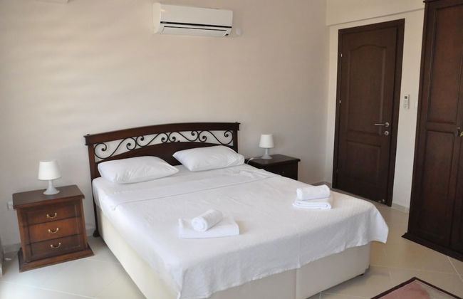 Beautiful 4-bed Villa Private Pools - Photo 3