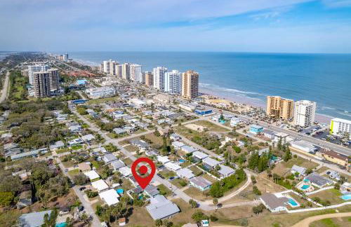 Walk to Beach, Heated Pool, Dog-Friendly, Firepit - Foto 5