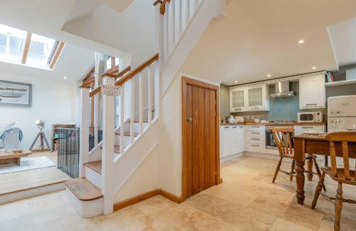 The Coach House - Beautiful Home in Cheltenham! - Photo 131