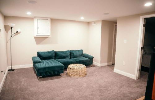 Charm City Luxury 4 Bedroom Brick Home - Foto 45