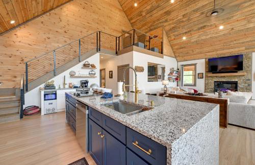 Blue Ridge Mountain-View Cabin with Hot Tub and Deck! - Foto 11