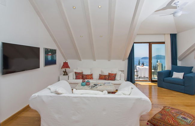 Luxury Villa Dolce Vita with Pool - Photo 13