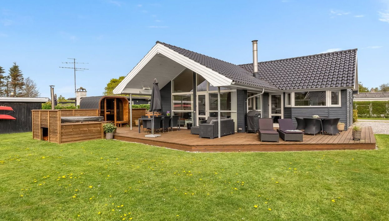 "Nine" - 200m from the sea - Photo 1, House