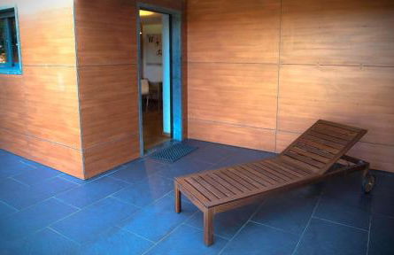 Apartment with Garden and Pool - Photo 2