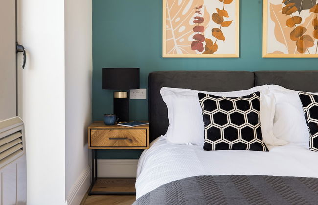 Staines Riverside by Charles Hope - Photo 9