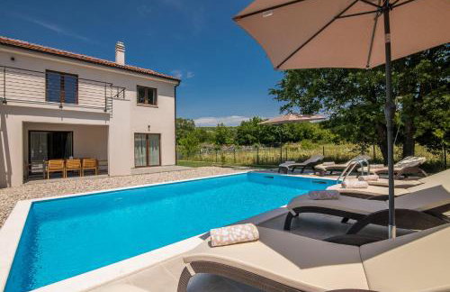 Villa surrounded by nature - Photo 42