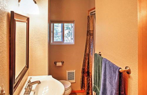 Newport Cabin with Lakefront Private Porch and Grill! - Foto 17