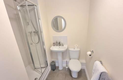 Stylish Spacious 4 Bed Townhouse near station with Parking & High Speed WiFi - Foto 24