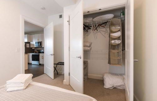 Luxury Downtown Apt with Parking, Gym, and Lap Pool - Foto 16