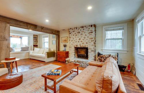 Expansive Wilmot Escape with Deck Near Skiing! - Foto 1