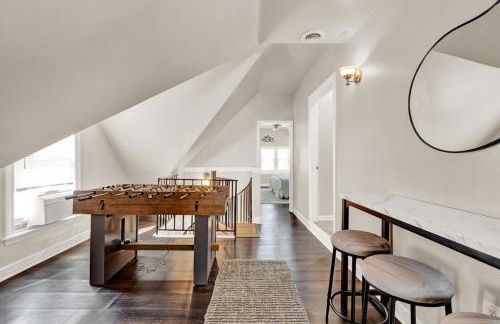 NEW! Fun & style Eastside MKE Best Day Townhouse - Foto 19