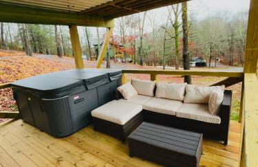 Cozy Treehouse w Hot Tub, Fire Pit, Pet Friendly, Lake Access - Photo 30