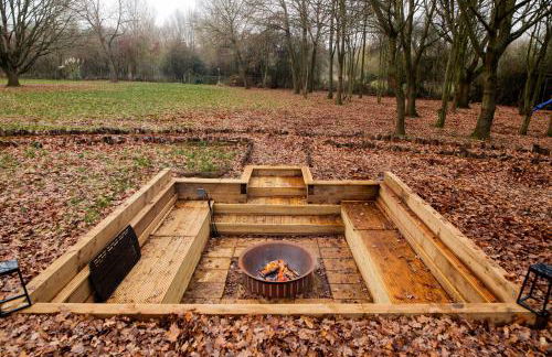 Countryside Cabin on 5 Acres Countryside with Outdoor Firepit, Cinema and converted Stables - Foto 52