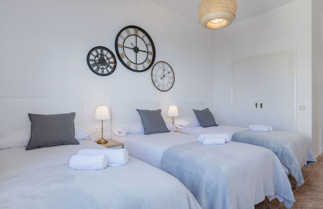 Skol Sea Views Apartments - Photo 17