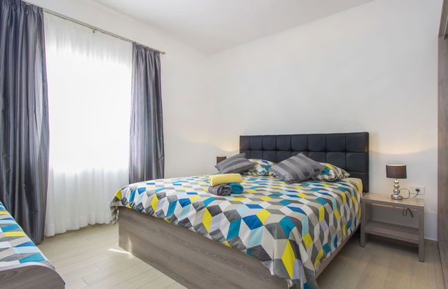 Exquisite Villa with Private Hot Tub in Grebaštica - Foto 3