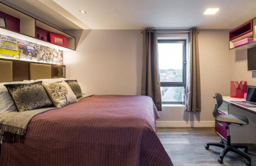 Practical Studio For 2 In Leeds, Free Breakfast - Photo 6